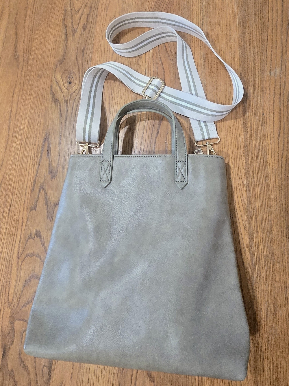 Moda Luxe Grey Crossbody Purse with Striped Adjustable Strap